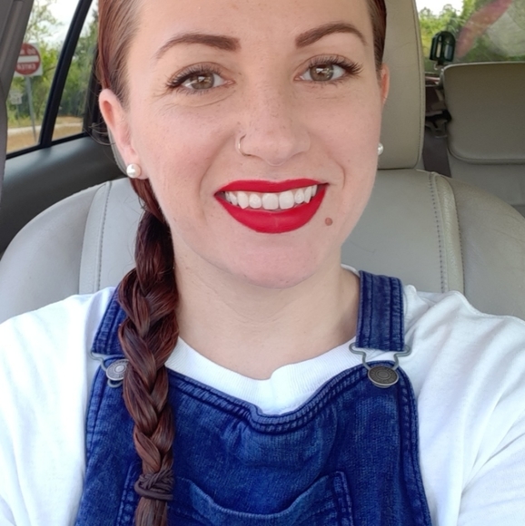 Meet your Posher, Johnna - Picture 2 of 3